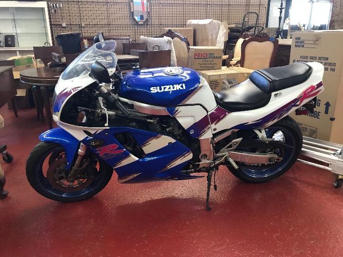 SUZUKI MOTORCYCLE GSXR 750 SUPER CLEAN!