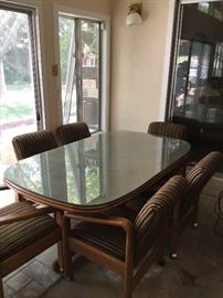 Casual dining table 