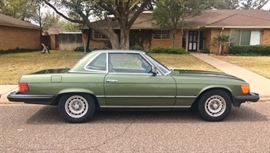 Green 1982 Mercedes - Right Side