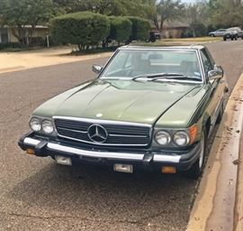 Green 1982 Mercedes SEL - Front