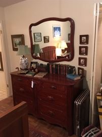 150 Dresser wMirror