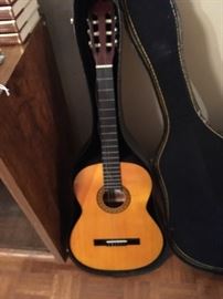 156 Guitar wBlack Case
