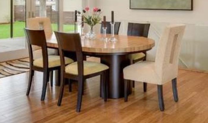 Gorgeous dining table & 8 chairs