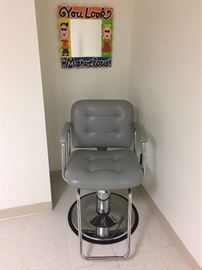 Hydraulic salon chair
