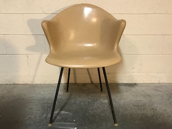 Cole Steel fiberglass chair, very similar to the Eames chair