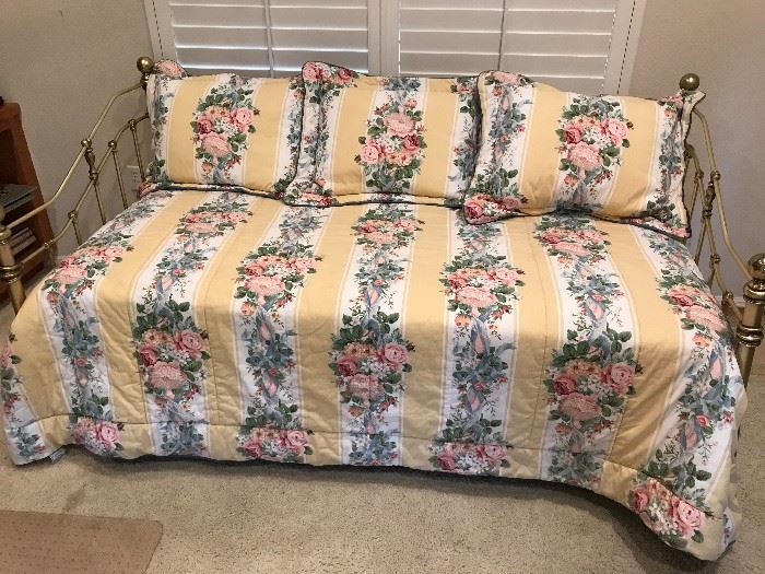 Nice Quality Day Bed