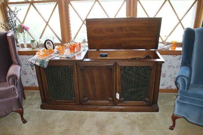 Vintage stereo, radio works great, phono needs repair