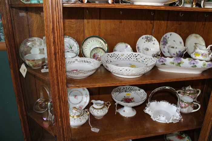 More oriental pieces, lots of cups and saucers