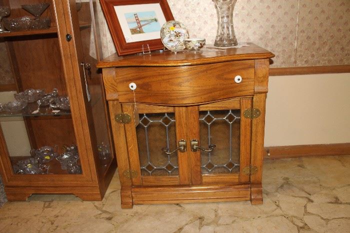 Small chest with drawer and glass doors
