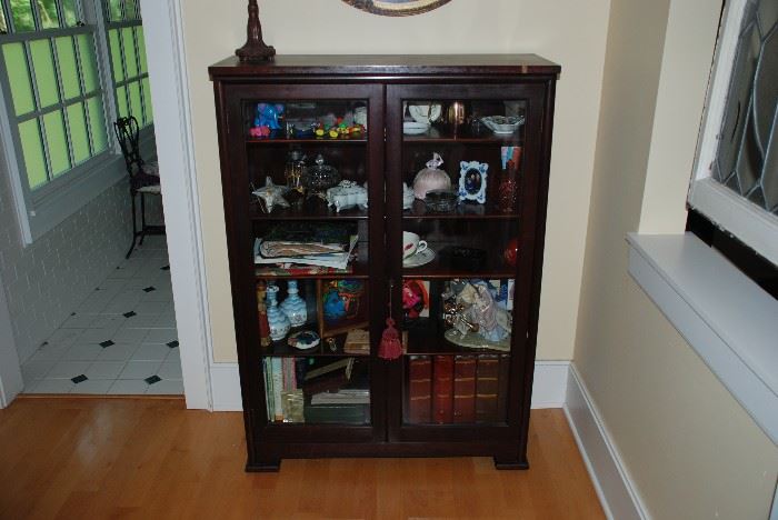 Antique bookcase with 4 shelf's & glass doors with key