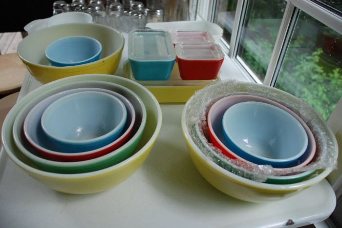 3 full; sets of Vintage 1950's Pyrex Bowls