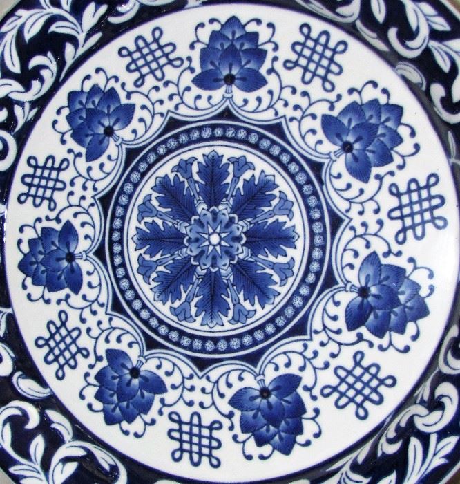 Chinese porcelain charger