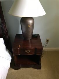 Henredon mahogany night stand