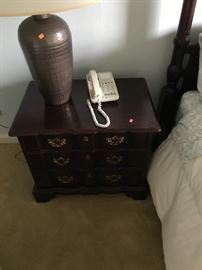 Henredon mahogany night stand