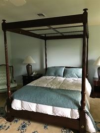 Henredon 4 poster mahogany canopy bed