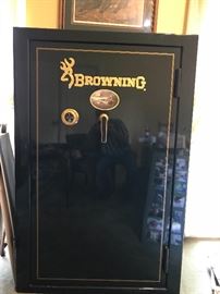 Browning fire proof Medallion Series Presentation Version gun/valuable safe: 26"D, 39"W,60"H