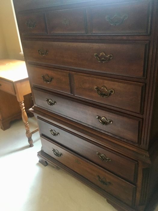 Thomasville chest of drawers 