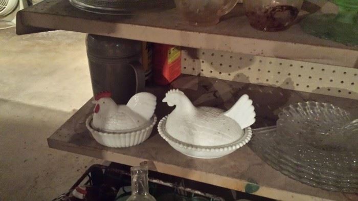 Milkglass nesting hens