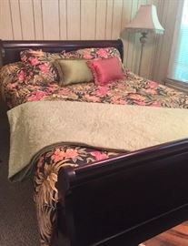 Queen sleigh bed set 
