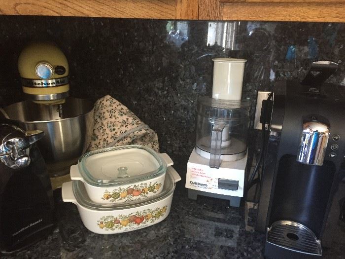 Kitchenaid  Mixer, Cuisinart, Newer from Starbucks expresso and Latte machine, as new.