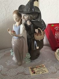 Lladro , "Snow White with Apple", Only 3 years in production.Retired in 1983. Mint. 10 1/2 in. high. Price sticker still on of $450.00. Priced at $225.Has box.