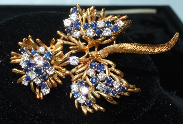 Magnificent 18 k gold, diamond and sapphire brooch