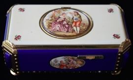 Swiss singing bird music box