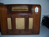 Antique Silvertone Radio model 7104