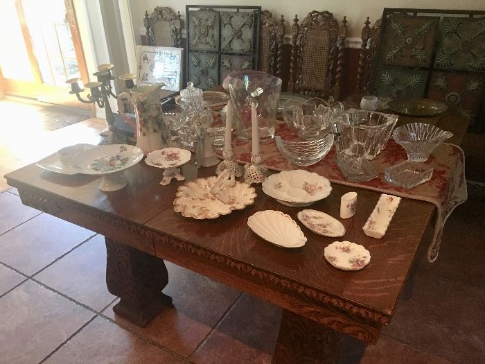 Antique dining table with 8 chairs 