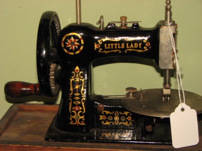 Vintage sewing machine - Salesman sample "Little Lady"