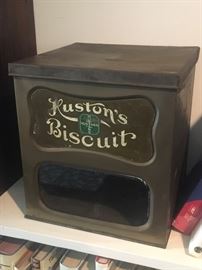 Biscuit tin