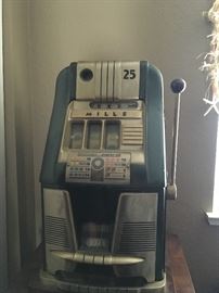 Mills 25 cent slot machine beautiful condition!