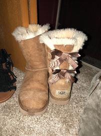 Ladies Uggs -Size 6