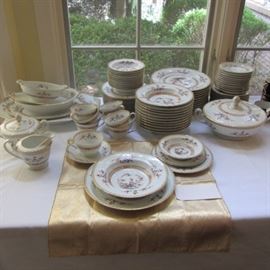 NORITAKE "HAWTHORNE" SERVICE FOR 12 PLUS SERVING PIECES