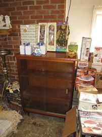 Nice Mid Century Modern bookcase with glass doors.