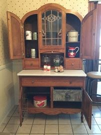 Had to show you inside to reveal the cool metal drawer