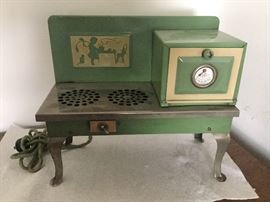 Miniature child’s stove or salesman sample, rare and very cool 