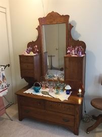 Wowzer dresser dressing table cabinet with side drawers and cabinet, mirror on harp for full length view