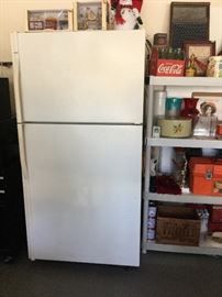 Refrigerator freezer fridge perfect for garage or house, nice and ready to roll out of garage