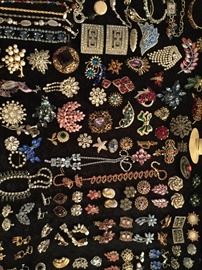 Vintage costume rhinestone jewelry, brooches, pins, clip earrings