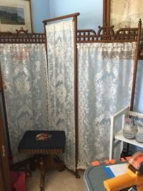 Three foldvictorian screen with lace panels, easy to trade out, amazing details, can fold in and use as two way screen also