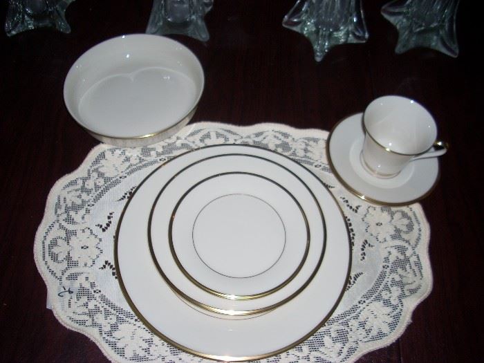 Lenox 6 Piece Place Setting for 10