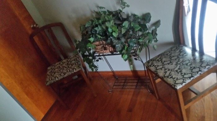 2 OAK CHAIRS  PLUS PLANT STAND AND SILK PLANT IN BASKET