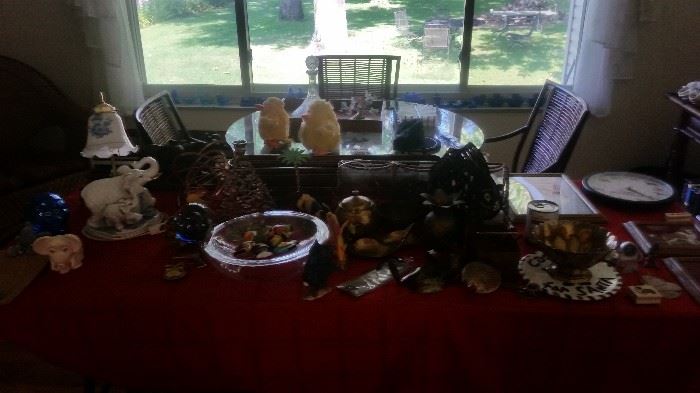 MISC ITEMS GLASS TOP TABLE AND 4 CHAIRS