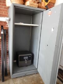 SMALL SAFE