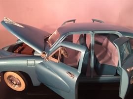 1948 Tucker Torpedo Style by Road Signature Die Cast Model