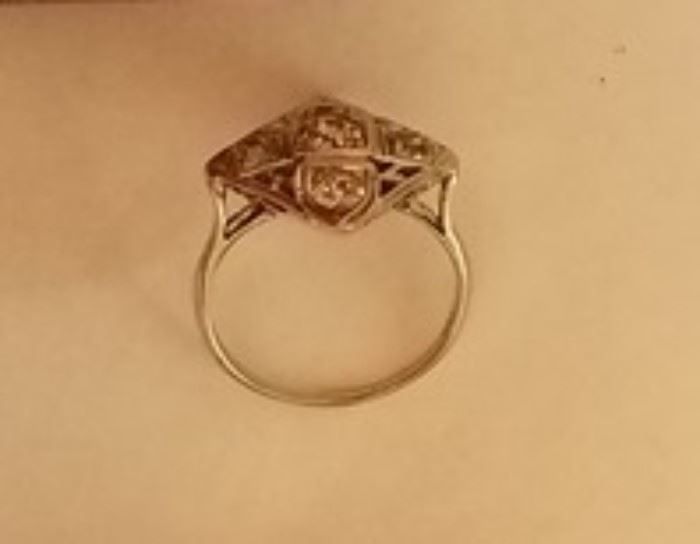 14kt gold filigree diamond ring