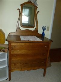 Antique dresser w/mirror
