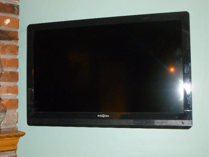 32" Insignia
