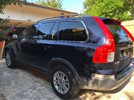 2008 Volvo XC90 3.2 in&nbsp;‘Magic Blue&nbsp;Metallic’.